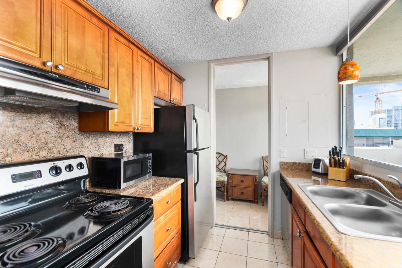 Waikiki Beach Condominiums Honolulu Bagian luar foto
